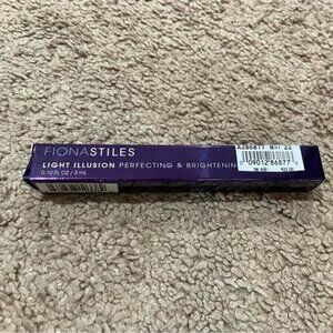 Fiona Stiles Light Illusion Perfecting & Brightening Stylo in Fawn 3 mL NIB
